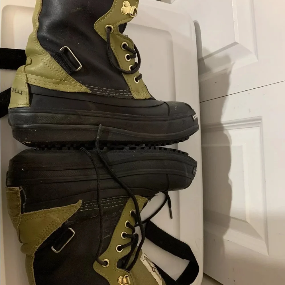 Morrow snowboard boots mens sz 8‎ Black and Green Snowboard Boots